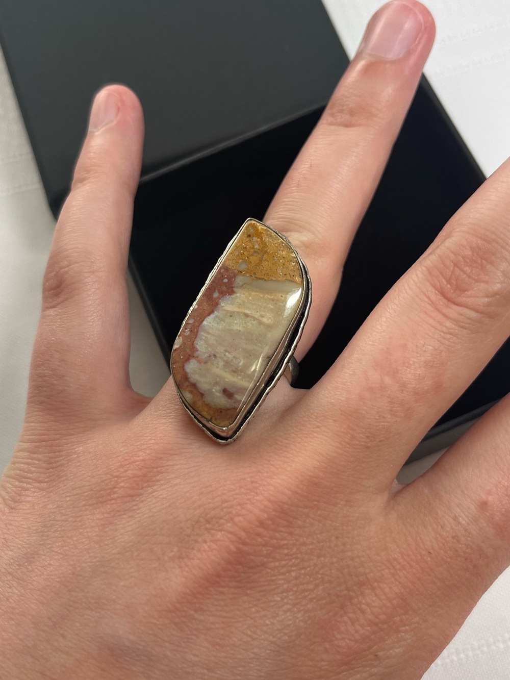Agate & Sterling silver ring
Size 6
Bold and unique